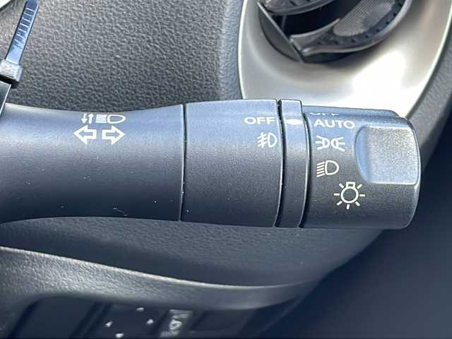 日産 ジューク 15RX Vセレクション 岐阜県 2016(平28)年 8.6万km ラディアントレッド 禁煙車/純正ナビ/Bluetooth/衝突軽減ブレーキ/レーンキープアシスト/アイドリングストップ/バックカメラ/ドライブレコーダー/ETC/純正アルミホイール/純正フロアマット/ドアバイザー/プッシュスタート/オートライト/オートエアコン/スマートキー/スペアキー