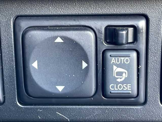 日産 ジューク 15RX Vセレクション 岐阜県 2016(平28)年 8.6万km ラディアントレッド 禁煙車/純正ナビ/Bluetooth/衝突軽減ブレーキ/レーンキープアシスト/アイドリングストップ/バックカメラ/ドライブレコーダー/ETC/純正アルミホイール/純正フロアマット/ドアバイザー/プッシュスタート/オートライト/オートエアコン/スマートキー/スペアキー