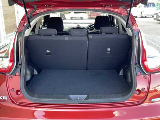 日産 ジューク 15RX Vセレクション 岐阜県 2016(平28)年 8.6万km ラディアントレッド 禁煙車/純正ナビ/Bluetooth/衝突軽減ブレーキ/レーンキープアシスト/アイドリングストップ/バックカメラ/ドライブレコーダー/ETC/純正アルミホイール/純正フロアマット/ドアバイザー/プッシュスタート/オートライト/オートエアコン/スマートキー/スペアキー