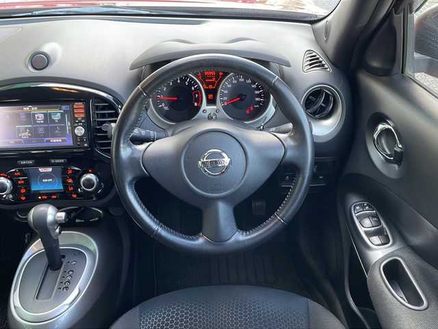 日産 ジューク 15RX Vセレクション 岐阜県 2016(平28)年 8.6万km ラディアントレッド 禁煙車/純正ナビ/Bluetooth/衝突軽減ブレーキ/レーンキープアシスト/アイドリングストップ/バックカメラ/ドライブレコーダー/ETC/純正アルミホイール/純正フロアマット/ドアバイザー/プッシュスタート/オートライト/オートエアコン/スマートキー/スペアキー