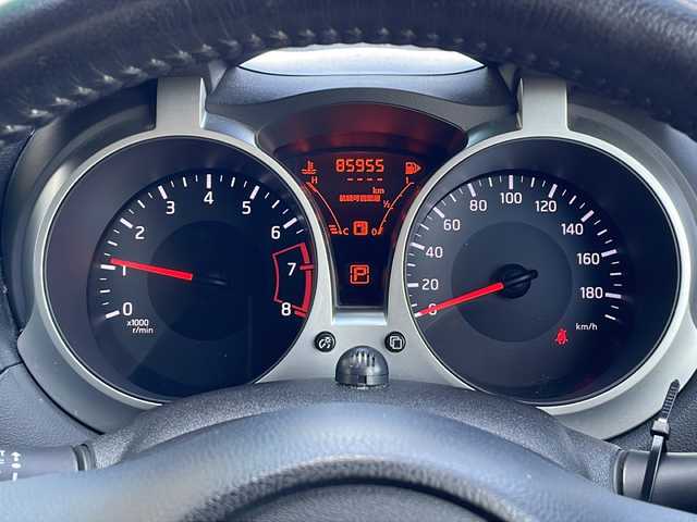 日産 ジューク 15RX Vセレクション 岐阜県 2016(平28)年 8.6万km ラディアントレッド 禁煙車/純正ナビ/Bluetooth/衝突軽減ブレーキ/レーンキープアシスト/アイドリングストップ/バックカメラ/ドライブレコーダー/ETC/純正アルミホイール/純正フロアマット/ドアバイザー/プッシュスタート/オートライト/オートエアコン/スマートキー/スペアキー