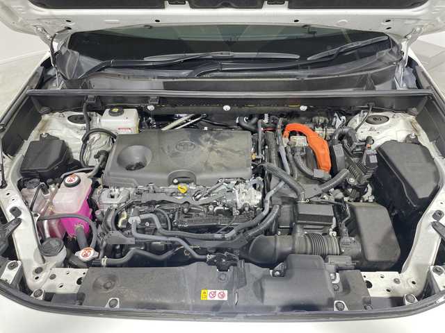 トヨタ ＲＡＶ４ ハイブリッドG 神奈川県 2022(令4)年 8.4万km ホワイトパールクリスタルシャイン トヨタセーフティセンス/純正9インチディスプレイオーディオナビキット付き/パノラミックビューモニター/４WD/ドライブレコーダー/ブラインドスポットモニター/レーダークルーズコントロール/スマートキー/レザーシート/パワーシート/シートヒーター/シートベンチレーション/シートポジションメモリー/ステアリングヒーター/ビルトインETC2.0/LEDヘッドライト/ハンズフリーパワーバックドア/アイドリングストップ/フォグランプ/オートライト/ウィンカーミラー/電動格納ミラー/純正18インチAW/プッシュスタート/フロアマット/スペアキー/取扱説明書