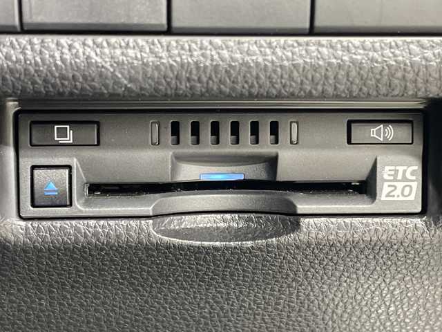 トヨタ ＲＡＶ４ ハイブリッドG 神奈川県 2022(令4)年 8.4万km ホワイトパールクリスタルシャイン トヨタセーフティセンス/純正9インチディスプレイオーディオナビキット付き/パノラミックビューモニター/４WD/ドライブレコーダー/ブラインドスポットモニター/レーダークルーズコントロール/スマートキー/レザーシート/パワーシート/シートヒーター/シートベンチレーション/シートポジションメモリー/ステアリングヒーター/ビルトインETC2.0/LEDヘッドライト/ハンズフリーパワーバックドア/アイドリングストップ/フォグランプ/オートライト/ウィンカーミラー/電動格納ミラー/純正18インチAW/プッシュスタート/フロアマット/スペアキー/取扱説明書