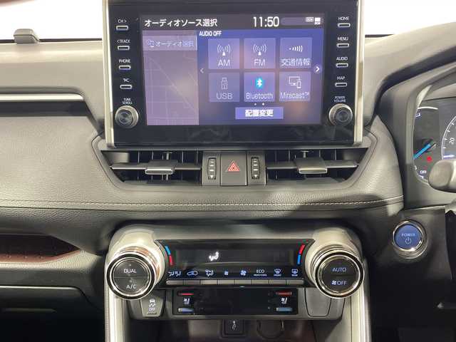 トヨタ ＲＡＶ４ ハイブリッドG 神奈川県 2022(令4)年 8.4万km ホワイトパールクリスタルシャイン トヨタセーフティセンス/純正9インチディスプレイオーディオナビキット付き/パノラミックビューモニター/４WD/ドライブレコーダー/ブラインドスポットモニター/レーダークルーズコントロール/スマートキー/レザーシート/パワーシート/シートヒーター/シートベンチレーション/シートポジションメモリー/ステアリングヒーター/ビルトインETC2.0/LEDヘッドライト/ハンズフリーパワーバックドア/アイドリングストップ/フォグランプ/オートライト/ウィンカーミラー/電動格納ミラー/純正18インチAW/プッシュスタート/フロアマット/スペアキー/取扱説明書