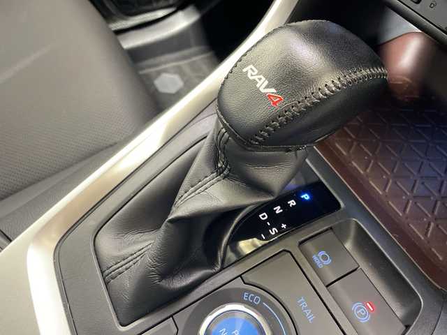 トヨタ ＲＡＶ４ ハイブリッドG 神奈川県 2022(令4)年 8.4万km ホワイトパールクリスタルシャイン トヨタセーフティセンス/純正9インチディスプレイオーディオナビキット付き/パノラミックビューモニター/４WD/ドライブレコーダー/ブラインドスポットモニター/レーダークルーズコントロール/スマートキー/レザーシート/パワーシート/シートヒーター/シートベンチレーション/シートポジションメモリー/ステアリングヒーター/ビルトインETC2.0/LEDヘッドライト/ハンズフリーパワーバックドア/アイドリングストップ/フォグランプ/オートライト/ウィンカーミラー/電動格納ミラー/純正18インチAW/プッシュスタート/フロアマット/スペアキー/取扱説明書