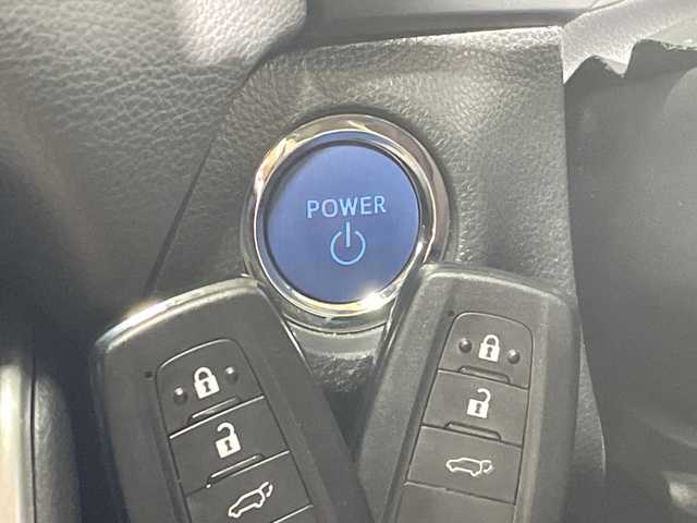 トヨタ ＲＡＶ４ ハイブリッドG 神奈川県 2022(令4)年 8.4万km ホワイトパールクリスタルシャイン トヨタセーフティセンス/純正9インチディスプレイオーディオナビキット付き/パノラミックビューモニター/４WD/ドライブレコーダー/ブラインドスポットモニター/レーダークルーズコントロール/スマートキー/レザーシート/パワーシート/シートヒーター/シートベンチレーション/シートポジションメモリー/ステアリングヒーター/ビルトインETC2.0/LEDヘッドライト/ハンズフリーパワーバックドア/アイドリングストップ/フォグランプ/オートライト/ウィンカーミラー/電動格納ミラー/純正18インチAW/プッシュスタート/フロアマット/スペアキー/取扱説明書