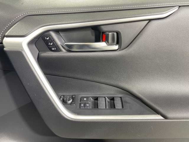トヨタ ＲＡＶ４ ハイブリッドG 神奈川県 2022(令4)年 8.4万km ホワイトパールクリスタルシャイン トヨタセーフティセンス/純正9インチディスプレイオーディオナビキット付き/パノラミックビューモニター/４WD/ドライブレコーダー/ブラインドスポットモニター/レーダークルーズコントロール/スマートキー/レザーシート/パワーシート/シートヒーター/シートベンチレーション/シートポジションメモリー/ステアリングヒーター/ビルトインETC2.0/LEDヘッドライト/ハンズフリーパワーバックドア/アイドリングストップ/フォグランプ/オートライト/ウィンカーミラー/電動格納ミラー/純正18インチAW/プッシュスタート/フロアマット/スペアキー/取扱説明書