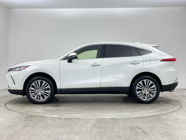 トヨタ ハリアー Z 兵庫県 2021(令3)年 3.8万km ホワイトパールクリスタルシャイン ・純正12インチT-Connect SDナビゲーションシステム/・全周囲カメラ/・ヘッドアップディスプレイ/・JBLプレミアムサウンド/・ブラインドスポットモニター/・フルセグTV/・BT・AM・FM・MiraCast/・Apple Car Play・AndroidAuto/・デジタルインナーミラー/・パワーバックドア/・MTモード付AT/・レーダークルーズコントロール/・レーントレーシングアシスト/・インテリジェントクリアランスソナー/・リアクロストラフィックアラート/・先行者発進告知/・後退速度抑制/・オートホールド/・電子パーキングブレーキ/・置くだけ充電/・パワーシート/・前後ドライブレコーダー/・ビルトインETC/・ステアリングスイッチ/・ハーフレザーシート/・純正フロアマット/・LEDヘッドライト/・オートライト/・アダプティブハイビーム/・フォグランプ/・スマートキー/・純正19インチアルミホイール