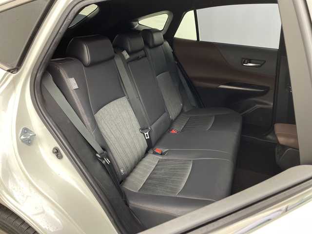 トヨタ ハリアー Z 兵庫県 2021(令3)年 3.8万km ホワイトパールクリスタルシャイン ・純正12インチT-Connect SDナビゲーションシステム/・全周囲カメラ/・ヘッドアップディスプレイ/・JBLプレミアムサウンド/・ブラインドスポットモニター/・フルセグTV/・BT・AM・FM・MiraCast/・Apple Car Play・AndroidAuto/・デジタルインナーミラー/・パワーバックドア/・MTモード付AT/・レーダークルーズコントロール/・レーントレーシングアシスト/・インテリジェントクリアランスソナー/・リアクロストラフィックアラート/・先行者発進告知/・後退速度抑制/・オートホールド/・電子パーキングブレーキ/・置くだけ充電/・パワーシート/・前後ドライブレコーダー/・ビルトインETC/・ステアリングスイッチ/・ハーフレザーシート/・純正フロアマット/・LEDヘッドライト/・オートライト/・アダプティブハイビーム/・フォグランプ/・スマートキー/・純正19インチアルミホイール