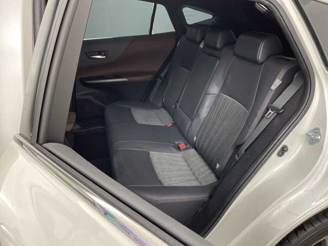 トヨタ ハリアー Z 兵庫県 2021(令3)年 3.8万km ホワイトパールクリスタルシャイン ・純正12インチT-Connect SDナビゲーションシステム/・全周囲カメラ/・ヘッドアップディスプレイ/・JBLプレミアムサウンド/・ブラインドスポットモニター/・フルセグTV/・BT・AM・FM・MiraCast/・Apple Car Play・AndroidAuto/・デジタルインナーミラー/・パワーバックドア/・MTモード付AT/・レーダークルーズコントロール/・レーントレーシングアシスト/・インテリジェントクリアランスソナー/・リアクロストラフィックアラート/・先行者発進告知/・後退速度抑制/・オートホールド/・電子パーキングブレーキ/・置くだけ充電/・パワーシート/・前後ドライブレコーダー/・ビルトインETC/・ステアリングスイッチ/・ハーフレザーシート/・純正フロアマット/・LEDヘッドライト/・オートライト/・アダプティブハイビーム/・フォグランプ/・スマートキー/・純正19インチアルミホイール