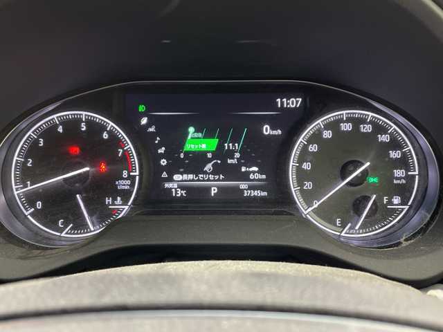 トヨタ ハリアー Z 兵庫県 2021(令3)年 3.8万km ホワイトパールクリスタルシャイン ・純正12インチT-Connect SDナビゲーションシステム/・全周囲カメラ/・ヘッドアップディスプレイ/・JBLプレミアムサウンド/・ブラインドスポットモニター/・フルセグTV/・BT・AM・FM・MiraCast/・Apple Car Play・AndroidAuto/・デジタルインナーミラー/・パワーバックドア/・MTモード付AT/・レーダークルーズコントロール/・レーントレーシングアシスト/・インテリジェントクリアランスソナー/・リアクロストラフィックアラート/・先行者発進告知/・後退速度抑制/・オートホールド/・電子パーキングブレーキ/・置くだけ充電/・パワーシート/・前後ドライブレコーダー/・ビルトインETC/・ステアリングスイッチ/・ハーフレザーシート/・純正フロアマット/・LEDヘッドライト/・オートライト/・アダプティブハイビーム/・フォグランプ/・スマートキー/・純正19インチアルミホイール