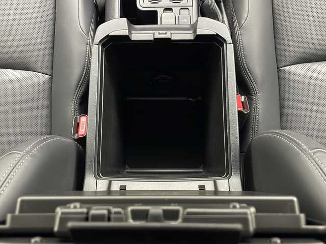 トヨタ ランドクルーザー プラド TX Lパッケージ ブラックED 秋田県 2020(令2)年 1.6万km ホワイトパールクリスタルシャイン ４WD/ワンオーナー　/純正メーカーＯＰナビ【AM/FM/BT】　/パノラミックビューモニター/ＥＴＣ2.0/レザーシート　/ＬＥＤヘッドライト　/運転席パワーシート　/前後ドライブレコーダー　/衝突被害軽減システム　/フルセグＴＶ　/バックカメラ　/横滑り防止装置/オートエアコン/USBポート/クリアランスソナー/レーンキープアシスト/オートマチックハイビーム/オートライト/プッシュスタート/電格ミラー/純正AW/純正フロアマット/革巻きステアリング/レーダークルーズコントロール/ルーフレール/ウィンカーミラー/フォグライト