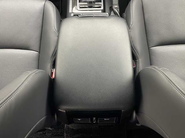 トヨタ ランドクルーザー プラド TX Lパッケージ ブラックED 秋田県 2020(令2)年 1.6万km ホワイトパールクリスタルシャイン ４WD/ワンオーナー　/純正メーカーＯＰナビ【AM/FM/BT】　/パノラミックビューモニター/ＥＴＣ2.0/レザーシート　/ＬＥＤヘッドライト　/運転席パワーシート　/前後ドライブレコーダー　/衝突被害軽減システム　/フルセグＴＶ　/バックカメラ　/横滑り防止装置/オートエアコン/USBポート/クリアランスソナー/レーンキープアシスト/オートマチックハイビーム/オートライト/プッシュスタート/電格ミラー/純正AW/純正フロアマット/革巻きステアリング/レーダークルーズコントロール/ルーフレール/ウィンカーミラー/フォグライト