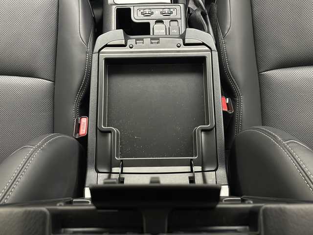 トヨタ ランドクルーザー プラド TX Lパッケージ ブラックED 秋田県 2020(令2)年 1.6万km ホワイトパールクリスタルシャイン ４WD/ワンオーナー　/純正メーカーＯＰナビ【AM/FM/BT】　/パノラミックビューモニター/ＥＴＣ2.0/レザーシート　/ＬＥＤヘッドライト　/運転席パワーシート　/前後ドライブレコーダー　/衝突被害軽減システム　/フルセグＴＶ　/バックカメラ　/横滑り防止装置/オートエアコン/USBポート/クリアランスソナー/レーンキープアシスト/オートマチックハイビーム/オートライト/プッシュスタート/電格ミラー/純正AW/純正フロアマット/革巻きステアリング/レーダークルーズコントロール/ルーフレール/ウィンカーミラー/フォグライト