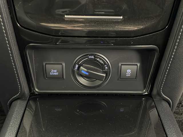 トヨタ ランドクルーザー プラド TX Lパッケージ ブラックED 秋田県 2020(令2)年 1.6万km ホワイトパールクリスタルシャイン ４WD/ワンオーナー　/純正メーカーＯＰナビ【AM/FM/BT】　/パノラミックビューモニター/ＥＴＣ2.0/レザーシート　/ＬＥＤヘッドライト　/運転席パワーシート　/前後ドライブレコーダー　/衝突被害軽減システム　/フルセグＴＶ　/バックカメラ　/横滑り防止装置/オートエアコン/USBポート/クリアランスソナー/レーンキープアシスト/オートマチックハイビーム/オートライト/プッシュスタート/電格ミラー/純正AW/純正フロアマット/革巻きステアリング/レーダークルーズコントロール/ルーフレール/ウィンカーミラー/フォグライト