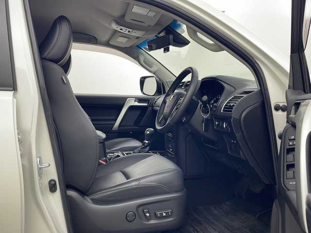 トヨタ ランドクルーザー プラド TX Lパッケージ ブラックED 秋田県 2020(令2)年 1.6万km ホワイトパールクリスタルシャイン ４WD/ワンオーナー　/純正メーカーＯＰナビ【AM/FM/BT】　/パノラミックビューモニター/ＥＴＣ2.0/レザーシート　/ＬＥＤヘッドライト　/運転席パワーシート　/前後ドライブレコーダー　/衝突被害軽減システム　/フルセグＴＶ　/バックカメラ　/横滑り防止装置/オートエアコン/USBポート/クリアランスソナー/レーンキープアシスト/オートマチックハイビーム/オートライト/プッシュスタート/電格ミラー/純正AW/純正フロアマット/革巻きステアリング/レーダークルーズコントロール/ルーフレール/ウィンカーミラー/フォグライト