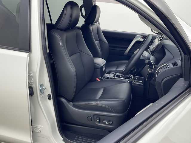 トヨタ ランドクルーザー プラド TX Lパッケージ ブラックED 秋田県 2020(令2)年 1.6万km ホワイトパールクリスタルシャイン ４WD/ワンオーナー　/純正メーカーＯＰナビ【AM/FM/BT】　/パノラミックビューモニター/ＥＴＣ2.0/レザーシート　/ＬＥＤヘッドライト　/運転席パワーシート　/前後ドライブレコーダー　/衝突被害軽減システム　/フルセグＴＶ　/バックカメラ　/横滑り防止装置/オートエアコン/USBポート/クリアランスソナー/レーンキープアシスト/オートマチックハイビーム/オートライト/プッシュスタート/電格ミラー/純正AW/純正フロアマット/革巻きステアリング/レーダークルーズコントロール/ルーフレール/ウィンカーミラー/フォグライト