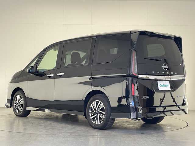 日産 セレナ e－パワー ハイウェイスター V 宮崎県 2023(令5)年 0.1千km ダイヤモンドブラック 禁煙車/エマージェンシーブレーキ/純正9型ディスプレイオーディオ/（MM223D-Le/AppleCarPlay/Bluetooth/FMAM/USB/HDMI）/純正ビルトイン2.0ETC/純正前後ドライブレコーダー/純正OP/フロントリップスポイラー/（フロントダイナミックパック）/純正16インチアルミ/純正LEDオートライト/純正LEDフォグ/ハンズフリー両側電動スライドドア/アラウンドビューモニター/プロパイロット/ブラインドスポットモニター/パーキングアシスト/デジタルインナーミラー/電子パーキング/オートホールド/撥水シート/デュアルオートエアコン/インテリジェントキー/プッシュエンジンスタート/新車時保証書/取扱い説明書
