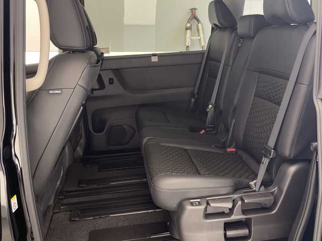 日産 セレナ e－パワー ハイウェイスター V 宮崎県 2023(令5)年 0.1千km ダイヤモンドブラック 禁煙車/エマージェンシーブレーキ/純正9型ディスプレイオーディオ/（MM223D-Le/AppleCarPlay/Bluetooth/FMAM/USB/HDMI）/純正ビルトイン2.0ETC/純正前後ドライブレコーダー/純正OP/フロントリップスポイラー/（フロントダイナミックパック）/純正16インチアルミ/純正LEDオートライト/純正LEDフォグ/ハンズフリー両側電動スライドドア/アラウンドビューモニター/プロパイロット/ブラインドスポットモニター/パーキングアシスト/デジタルインナーミラー/電子パーキング/オートホールド/撥水シート/デュアルオートエアコン/インテリジェントキー/プッシュエンジンスタート/新車時保証書/取扱い説明書