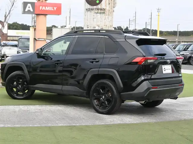 トヨタ ＲＡＶ４ アドベンチャー オフロードPKG 千葉県 2021(令3)年 5.6万km アティチュードブラックマイカ Toyota Safety Sense/・プリクラッシュセーフティ/・レーンディパーチャーアラート/・オートハイビーム/・レーダークルーズコントロール/パワーバックドア/運転席パワーシート/前席エアシート/シートヒーター/ディスプレイオーディオ/純正地デジTV/【Bluetooth接続】/バックカメラ/ドライブレコーダー（前後撮影）/革巻きステアリング/ステアリングヒーター/ステアリングスイッチ/ETC/LEDヘッドライト/フォグライト/ウインカーミラー/クリアランスソナー/純正18インチアルミホイル/サイド/カーテンエアバッグ/スマートキー