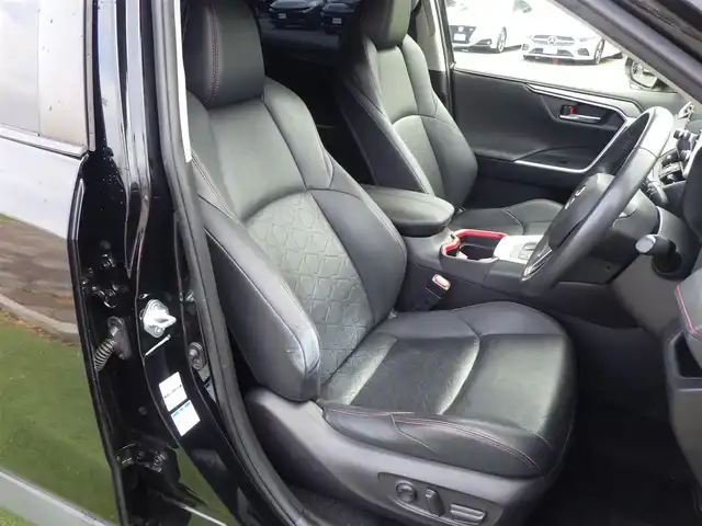 トヨタ ＲＡＶ４ アドベンチャー オフロードPKG 千葉県 2021(令3)年 5.6万km アティチュードブラックマイカ Toyota Safety Sense/・プリクラッシュセーフティ/・レーンディパーチャーアラート/・オートハイビーム/・レーダークルーズコントロール/パワーバックドア/運転席パワーシート/前席エアシート/シートヒーター/ディスプレイオーディオ/純正地デジTV/【Bluetooth接続】/バックカメラ/ドライブレコーダー（前後撮影）/革巻きステアリング/ステアリングヒーター/ステアリングスイッチ/ETC/LEDヘッドライト/フォグライト/ウインカーミラー/クリアランスソナー/純正18インチアルミホイル/サイド/カーテンエアバッグ/スマートキー