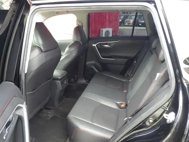 トヨタ ＲＡＶ４ アドベンチャー オフロードPKG 千葉県 2021(令3)年 5.6万km アティチュードブラックマイカ Toyota Safety Sense/・プリクラッシュセーフティ/・レーンディパーチャーアラート/・オートハイビーム/・レーダークルーズコントロール/パワーバックドア/運転席パワーシート/前席エアシート/シートヒーター/ディスプレイオーディオ/純正地デジTV/【Bluetooth接続】/バックカメラ/ドライブレコーダー（前後撮影）/革巻きステアリング/ステアリングヒーター/ステアリングスイッチ/ETC/LEDヘッドライト/フォグライト/ウインカーミラー/クリアランスソナー/純正18インチアルミホイル/サイド/カーテンエアバッグ/スマートキー