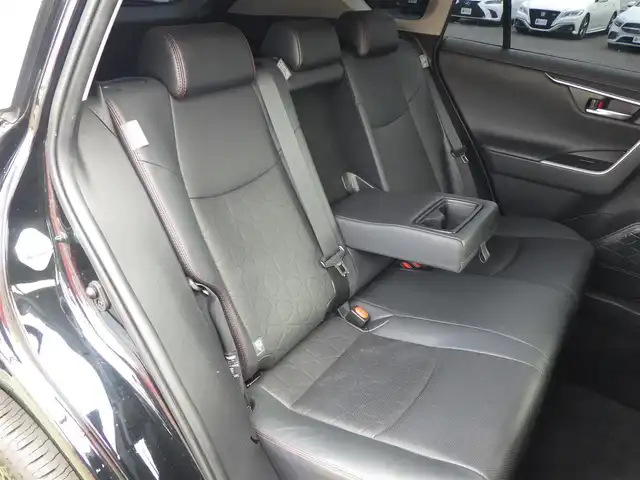 トヨタ ＲＡＶ４ アドベンチャー オフロードPKG 千葉県 2021(令3)年 5.6万km アティチュードブラックマイカ Toyota Safety Sense/・プリクラッシュセーフティ/・レーンディパーチャーアラート/・オートハイビーム/・レーダークルーズコントロール/パワーバックドア/運転席パワーシート/前席エアシート/シートヒーター/ディスプレイオーディオ/純正地デジTV/【Bluetooth接続】/バックカメラ/ドライブレコーダー（前後撮影）/革巻きステアリング/ステアリングヒーター/ステアリングスイッチ/ETC/LEDヘッドライト/フォグライト/ウインカーミラー/クリアランスソナー/純正18インチアルミホイル/サイド/カーテンエアバッグ/スマートキー