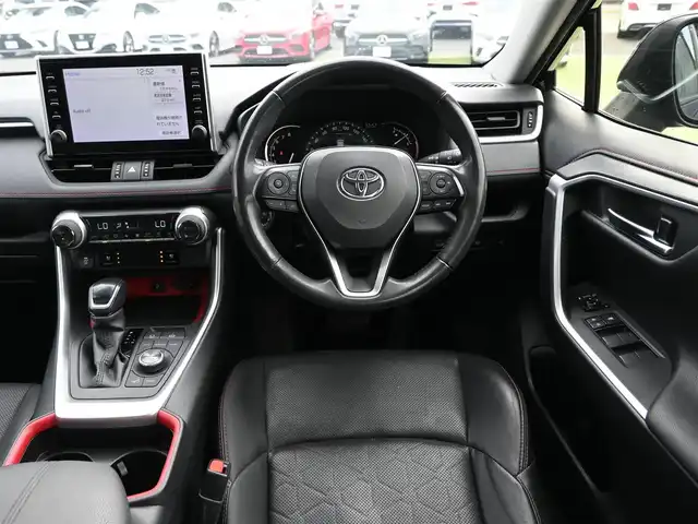 トヨタ ＲＡＶ４ アドベンチャー オフロードPKG 千葉県 2021(令3)年 5.6万km アティチュードブラックマイカ Toyota Safety Sense/・プリクラッシュセーフティ/・レーンディパーチャーアラート/・オートハイビーム/・レーダークルーズコントロール/パワーバックドア/運転席パワーシート/前席エアシート/シートヒーター/ディスプレイオーディオ/純正地デジTV/【Bluetooth接続】/バックカメラ/ドライブレコーダー（前後撮影）/革巻きステアリング/ステアリングヒーター/ステアリングスイッチ/ETC/LEDヘッドライト/フォグライト/ウインカーミラー/クリアランスソナー/純正18インチアルミホイル/サイド/カーテンエアバッグ/スマートキー