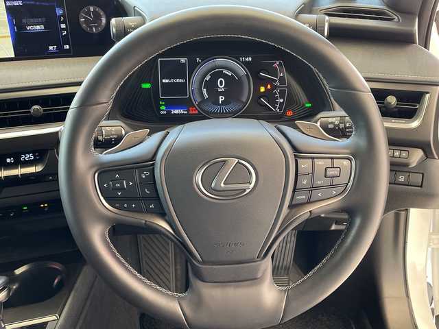 レクサス ＵＸ 250h バージョンC 埼玉県 2022(令4)年 2.5万km ソニッククォーツ レクサスセーフティシステム/純正メーカーナビ/　　CD/DVD/BT/USB/フルセグ/全方位カメラ/パワーバックドア/レーダークルーズコントロール/レーンキープアシスト/LEDヘッドライト/ハーフレザーシート/パワーシート/シートヒーター/ステアリングヒーター/純正17インチアルミホイール/パドルシフト/コーナーセンサー/ETC/スマートキー×2/禁煙車