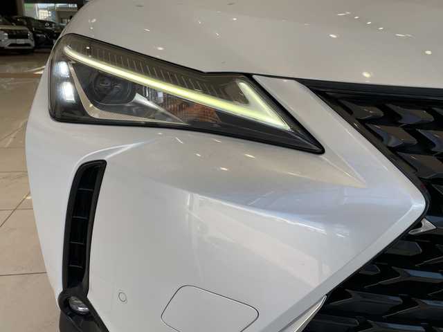 レクサス ＵＸ 250h バージョンC 埼玉県 2022(令4)年 2.5万km ソニッククォーツ レクサスセーフティシステム/純正メーカーナビ/　　CD/DVD/BT/USB/フルセグ/全方位カメラ/パワーバックドア/レーダークルーズコントロール/レーンキープアシスト/LEDヘッドライト/ハーフレザーシート/パワーシート/シートヒーター/ステアリングヒーター/純正17インチアルミホイール/パドルシフト/コーナーセンサー/ETC/スマートキー×2/禁煙車