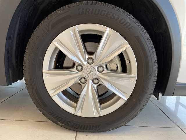 レクサス ＵＸ 250h バージョンC 埼玉県 2022(令4)年 2.5万km ソニッククォーツ レクサスセーフティシステム/純正メーカーナビ/　　CD/DVD/BT/USB/フルセグ/全方位カメラ/パワーバックドア/レーダークルーズコントロール/レーンキープアシスト/LEDヘッドライト/ハーフレザーシート/パワーシート/シートヒーター/ステアリングヒーター/純正17インチアルミホイール/パドルシフト/コーナーセンサー/ETC/スマートキー×2/禁煙車