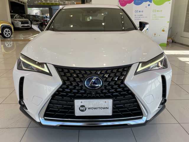 レクサス ＵＸ 250h バージョンC 埼玉県 2022(令4)年 2.5万km ソニッククォーツ レクサスセーフティシステム/純正メーカーナビ/　　CD/DVD/BT/USB/フルセグ/全方位カメラ/パワーバックドア/レーダークルーズコントロール/レーンキープアシスト/LEDヘッドライト/ハーフレザーシート/パワーシート/シートヒーター/ステアリングヒーター/純正17インチアルミホイール/パドルシフト/コーナーセンサー/ETC/スマートキー×2/禁煙車