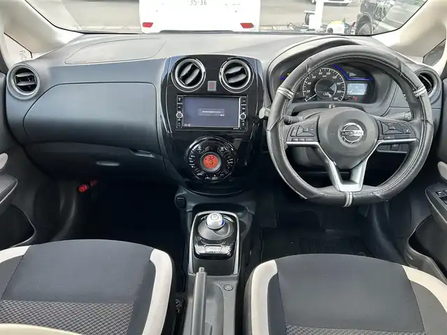 日産 ノート e－パワー X Vセレクション 宮城県 2020(令2)年 6万km プレミアムコロナオレンジ インテリジェントクルーズコントロールセット/・インテリジェントクルーズコントロール/・車線逸脱防止支援システム/＝＝＝/インテリジェントエマージェンシーブレーキ/車線逸脱警報/踏み間違い衝突防止アシスト/フロント＆バックソナー/純正ナビ（MM319D-W）/・CD/DVD/・Bluetooth/・フルセグTV/ドライブレコーダー/ETC/LEDヘッドランプ/ハイビームアシスト/オートライト/スマートキー＆プッシュスタート/助手席回転シート/電動格納ミラー/純正15インチAW/純正フロアマット/Wエアバッグ