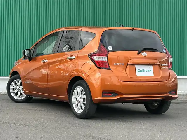 日産 ノート e－パワー X Vセレクション 宮城県 2020(令2)年 6万km プレミアムコロナオレンジ インテリジェントクルーズコントロールセット/・インテリジェントクルーズコントロール/・車線逸脱防止支援システム/＝＝＝/インテリジェントエマージェンシーブレーキ/車線逸脱警報/踏み間違い衝突防止アシスト/フロント＆バックソナー/純正ナビ（MM319D-W）/・CD/DVD/・Bluetooth/・フルセグTV/ドライブレコーダー/ETC/LEDヘッドランプ/ハイビームアシスト/オートライト/スマートキー＆プッシュスタート/助手席回転シート/電動格納ミラー/純正15インチAW/純正フロアマット/Wエアバッグ