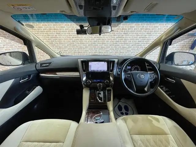 トヨタ アルファードハイブリット X 岩手県 2019(令1)年 5.7万km ホワイトパールクリスタルシャイン ４WD/ツインムーンルーフ/ALPINE10.1型後席モニター/ALPINEビッグX９型ナビ/両側パワースライドドア/トヨタセーフティセンス/レーダークルーズコントロール/レーンアシスト/プリクラッシュセーフティ/オートマチックハイビーム/クリアランスソナー/横滑り防止装置/オートブレーキホールド/ステアリングスイッチ/バックカメラ/ETC/ドライブレコーダー/MTモード付きAT/LEDヘッドランプ/純正16インチアルミホイール