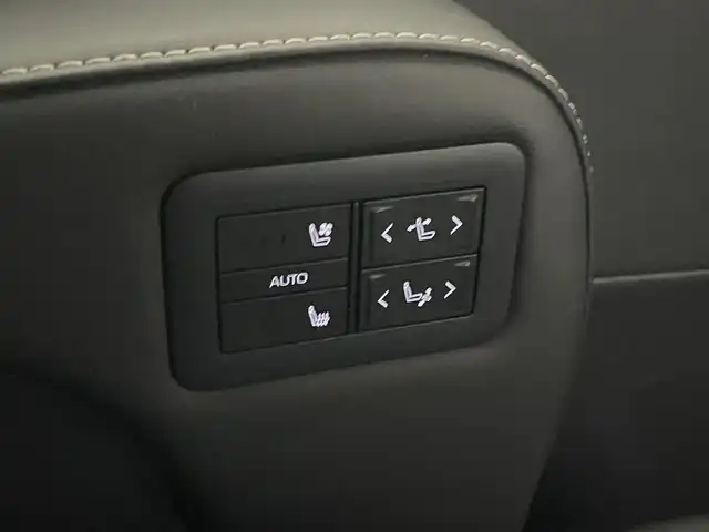 トヨタ アルファード Z 埼玉県 2023(令5)年 1.1万km プラチナホワイトパールマイカ ガラスルーフ　ユニバーサルステップ　純正１４インチディスプレイオーディオ　フリップダウンモニター　パノラミックビューモニター　セーフティセンス　ミラー型前後ドラレコ　ワイヤレス充電　メモリシート　シートヒーター　ベンチレーション　両側パワースライドドア  スマートキー　オートライト　純正アルミホイール　LEDヘッドライト 地デジフルセグＴＶ