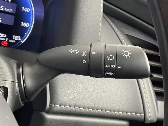 トヨタ アルファード Z 埼玉県 2023(令5)年 1.1万km プラチナホワイトパールマイカ ガラスルーフ　ユニバーサルステップ　純正１４インチディスプレイオーディオ　フリップダウンモニター　パノラミックビューモニター　セーフティセンス　ミラー型前後ドラレコ　ワイヤレス充電　メモリシート　シートヒーター　ベンチレーション　両側パワースライドドア  スマートキー　オートライト　純正アルミホイール　LEDヘッドライト 地デジフルセグＴＶ