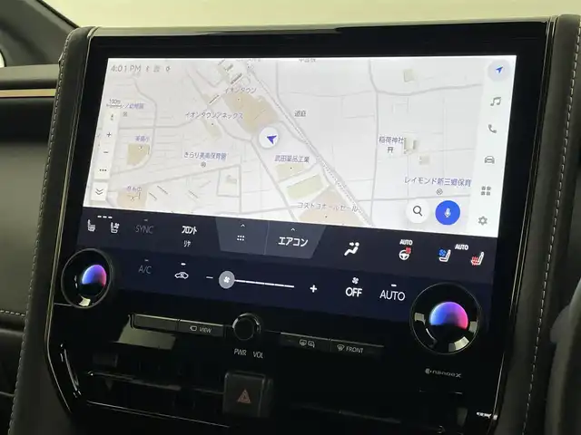 トヨタ アルファード Z 埼玉県 2023(令5)年 1.1万km プラチナホワイトパールマイカ ガラスルーフ　ユニバーサルステップ　純正１４インチディスプレイオーディオ　フリップダウンモニター　パノラミックビューモニター　セーフティセンス　ミラー型前後ドラレコ　ワイヤレス充電　メモリシート　シートヒーター　ベンチレーション　両側パワースライドドア  スマートキー　オートライト　純正アルミホイール　LEDヘッドライト 地デジフルセグＴＶ