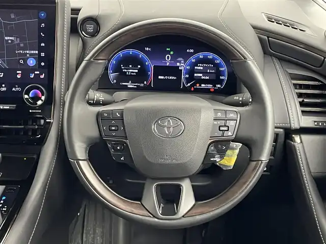 トヨタ アルファード Z 埼玉県 2023(令5)年 1.1万km プラチナホワイトパールマイカ ガラスルーフ　ユニバーサルステップ　純正１４インチディスプレイオーディオ　フリップダウンモニター　パノラミックビューモニター　セーフティセンス　ミラー型前後ドラレコ　ワイヤレス充電　メモリシート　シートヒーター　ベンチレーション　両側パワースライドドア  スマートキー　オートライト　純正アルミホイール　LEDヘッドライト 地デジフルセグＴＶ