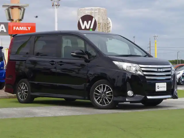 トヨタ ノア Si 千葉県 2014(平26)年 7.5万km ブラック 205/60R16/両側パワースライドドア/社外メモリーナビ/地デジTV/【DVD/CD再生機能　Bluetooth接続】/バックカメラ/ドライブレコーダー（前後撮影）/革巻きステアリング/ETC/LEDヘッドライト/フォグライト/ウインカーミラー/純正16インチアルミホイル/スマートキー
