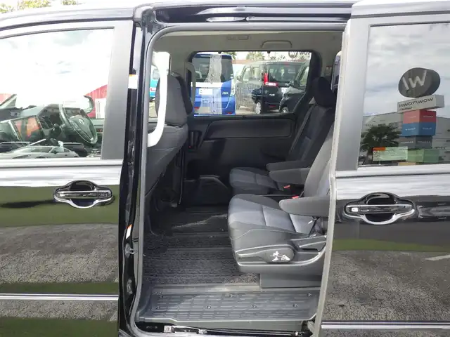 トヨタ ノア Si 千葉県 2014(平26)年 7.5万km ブラック 205/60R16/両側パワースライドドア/社外メモリーナビ/地デジTV/【DVD/CD再生機能　Bluetooth接続】/バックカメラ/ドライブレコーダー（前後撮影）/革巻きステアリング/ETC/LEDヘッドライト/フォグライト/ウインカーミラー/純正16インチアルミホイル/スマートキー