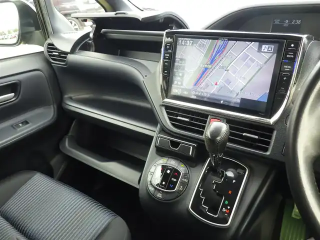 トヨタ ノア Si 千葉県 2014(平26)年 7.5万km ブラック 205/60R16/両側パワースライドドア/社外メモリーナビ/地デジTV/【DVD/CD再生機能　Bluetooth接続】/バックカメラ/ドライブレコーダー（前後撮影）/革巻きステアリング/ETC/LEDヘッドライト/フォグライト/ウインカーミラー/純正16インチアルミホイル/スマートキー