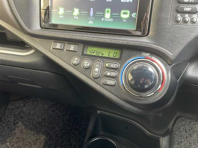 トヨタ アクア G 愛知県 2014(平26)年 5.7万km ブラックマイカ 純正ナビ/ワンセグ/Bluetooth/オートライト/ETC/アイドリングストップ/横滑り防止装置/スマートキー/プッシュスタート