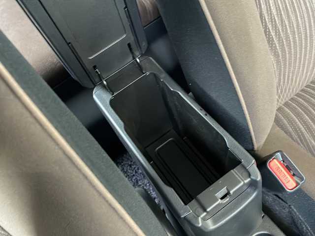 トヨタ アクア G 愛知県 2014(平26)年 5.7万km ブラックマイカ 純正ナビ/ワンセグ/Bluetooth/オートライト/ETC/アイドリングストップ/横滑り防止装置/スマートキー/プッシュスタート