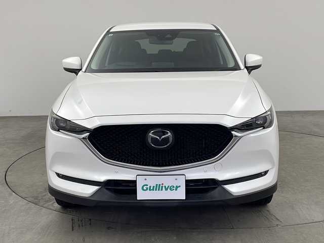 マツダ ＣＸ－５ 25S Lパッケージ 兵庫県 2017(平29)年 6.4万km スノーフレイクホワイトパールマイカ ・純正SDナビ/CD/DVD/Bluetooth/USB/AUX/・レーダークルーズコントロール/・バックカメラ/・サイドカメラ/・LEDヘッドライト/・オートライト/・ヘッドアップディスプレイ/・衝突被害軽減システム/・ブラインドスポットモニター/・前後コーナーセンサー/・レーンキープアシスト/・レザーシート/・パワーシート（D席＋N席）/・メモリシート（D席）/・全席ヒートシーター/・パワーバックドア/・純正19インチアルミホイール/・純正フロアマット/・革巻きステアリング/・ステアリングリモコン/・ステアリングヒーター/・ETC/・アイドリングストップ/・スマートキー