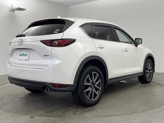 マツダ ＣＸ－５ 25S Lパッケージ 兵庫県 2017(平29)年 6.4万km スノーフレイクホワイトパールマイカ ・純正SDナビ/CD/DVD/Bluetooth/USB/AUX/・レーダークルーズコントロール/・バックカメラ/・サイドカメラ/・LEDヘッドライト/・オートライト/・ヘッドアップディスプレイ/・衝突被害軽減システム/・ブラインドスポットモニター/・前後コーナーセンサー/・レーンキープアシスト/・レザーシート/・パワーシート（D席＋N席）/・メモリシート（D席）/・全席ヒートシーター/・パワーバックドア/・純正19インチアルミホイール/・純正フロアマット/・革巻きステアリング/・ステアリングリモコン/・ステアリングヒーター/・ETC/・アイドリングストップ/・スマートキー