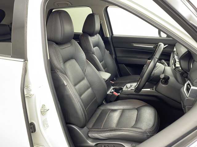 マツダ ＣＸ－５ 25S Lパッケージ 兵庫県 2017(平29)年 6.4万km スノーフレイクホワイトパールマイカ ・純正SDナビ/CD/DVD/Bluetooth/USB/AUX/・レーダークルーズコントロール/・バックカメラ/・サイドカメラ/・LEDヘッドライト/・オートライト/・ヘッドアップディスプレイ/・衝突被害軽減システム/・ブラインドスポットモニター/・前後コーナーセンサー/・レーンキープアシスト/・レザーシート/・パワーシート（D席＋N席）/・メモリシート（D席）/・全席ヒートシーター/・パワーバックドア/・純正19インチアルミホイール/・純正フロアマット/・革巻きステアリング/・ステアリングリモコン/・ステアリングヒーター/・ETC/・アイドリングストップ/・スマートキー