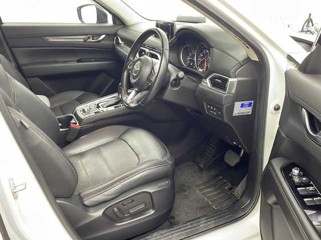 マツダ ＣＸ－５ 25S Lパッケージ 兵庫県 2017(平29)年 6.4万km スノーフレイクホワイトパールマイカ ・純正SDナビ/CD/DVD/Bluetooth/USB/AUX/・レーダークルーズコントロール/・バックカメラ/・サイドカメラ/・LEDヘッドライト/・オートライト/・ヘッドアップディスプレイ/・衝突被害軽減システム/・ブラインドスポットモニター/・前後コーナーセンサー/・レーンキープアシスト/・レザーシート/・パワーシート（D席＋N席）/・メモリシート（D席）/・全席ヒートシーター/・パワーバックドア/・純正19インチアルミホイール/・純正フロアマット/・革巻きステアリング/・ステアリングリモコン/・ステアリングヒーター/・ETC/・アイドリングストップ/・スマートキー