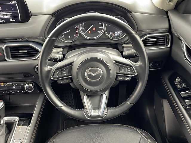 マツダ ＣＸ－５ 25S Lパッケージ 兵庫県 2017(平29)年 6.4万km スノーフレイクホワイトパールマイカ ・純正SDナビ/CD/DVD/Bluetooth/USB/AUX/・レーダークルーズコントロール/・バックカメラ/・サイドカメラ/・LEDヘッドライト/・オートライト/・ヘッドアップディスプレイ/・衝突被害軽減システム/・ブラインドスポットモニター/・前後コーナーセンサー/・レーンキープアシスト/・レザーシート/・パワーシート（D席＋N席）/・メモリシート（D席）/・全席ヒートシーター/・パワーバックドア/・純正19インチアルミホイール/・純正フロアマット/・革巻きステアリング/・ステアリングリモコン/・ステアリングヒーター/・ETC/・アイドリングストップ/・スマートキー
