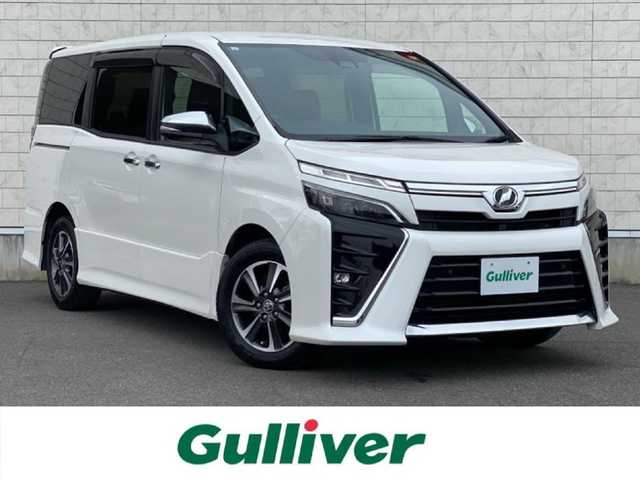 トヨタ ヴォクシー ZS 煌Ⅱ 岐阜県 2019(平31)年 5.8万km ホワイトパールクリスタルシャイン 特別仕様車/トヨタセーフティセンス/・プリクラッシュセーフティ【PCS】/・オートマチックハイビーム【AHB】/・レーンディパーチャーアラート【LDA】/クルーズコントロール/クリアランスソナー前後/純正SDナビ（NSZT-W68T）/（フルセグTV/CD/DVD/Bluetooth）/バックカメラ/両側パワースライドドア/Bi-Beam LEDヘッドライト/革巻きステアリング/MTモード付AT/リヤオートエアコン/純正16インチAW/純正フロアマット/純正ドアバイザー/純正ドライブレコーダー/純正ビルトインETC